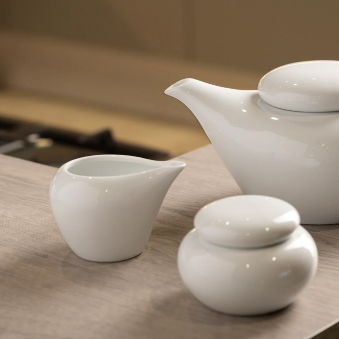 OMADA - Irregular Teapot White