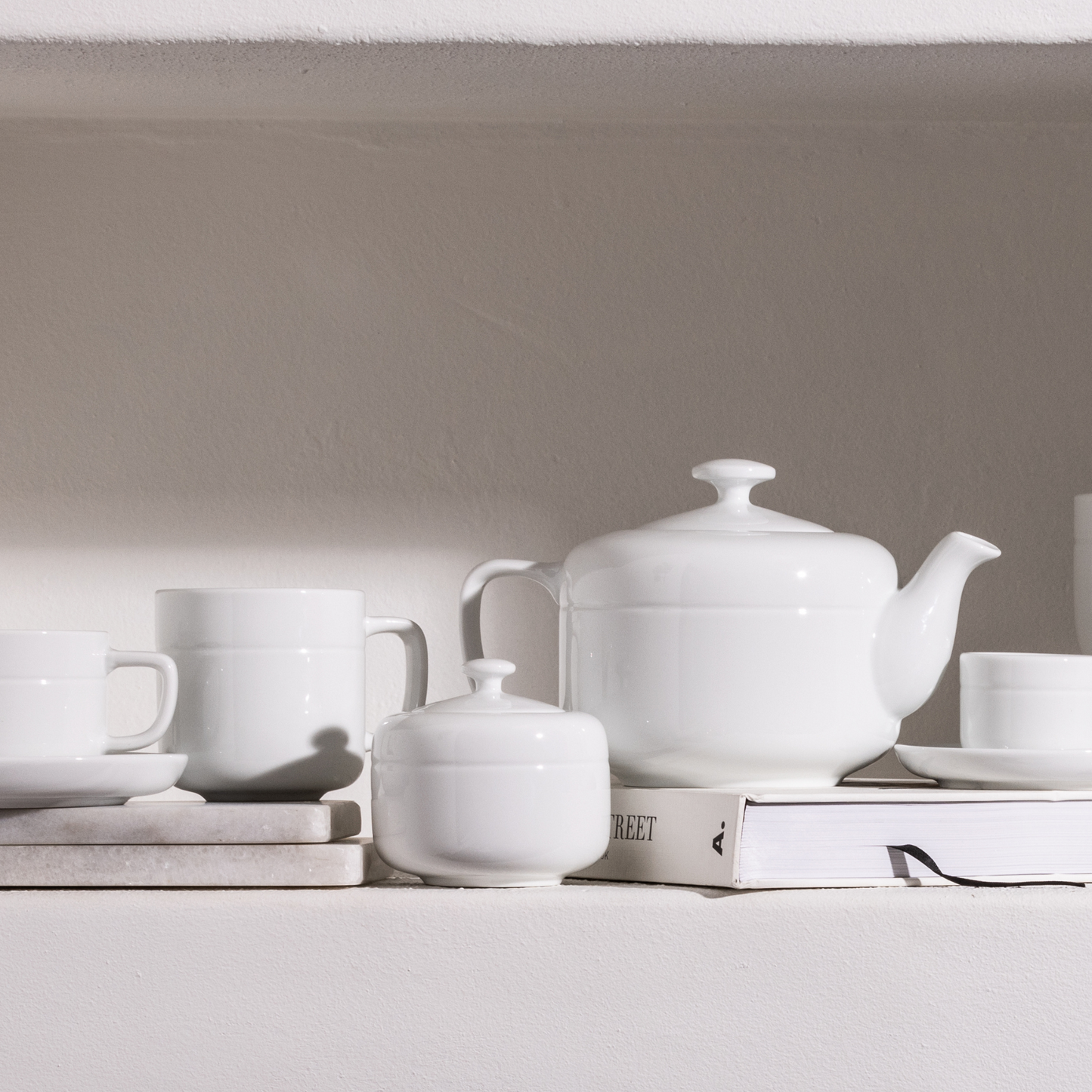 OMADA - Linea White Teapot