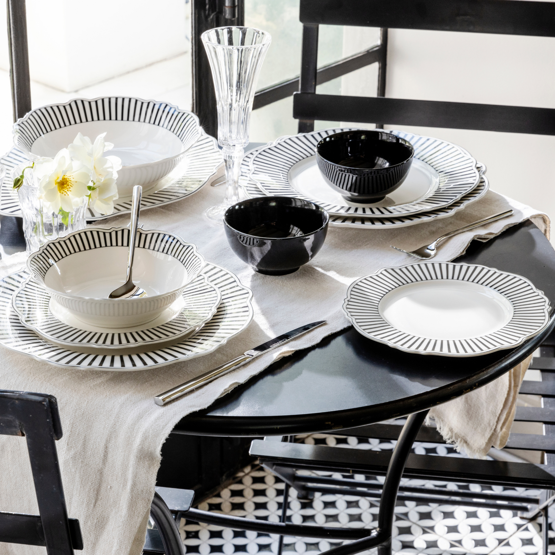 JENNA CLIFFORD - Ivory Noir Salad Bowl