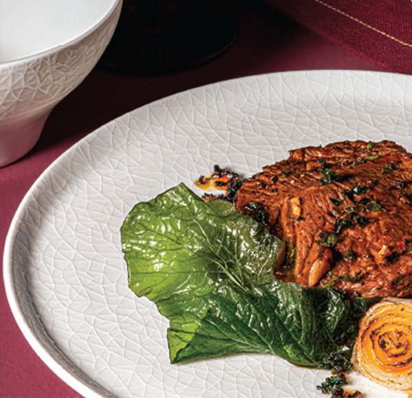 Ariane Crackle Rim Plate lifestyle setting